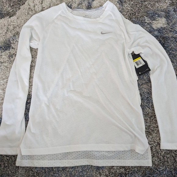 Nike perforated long sleeve. - Picture 8 of 8